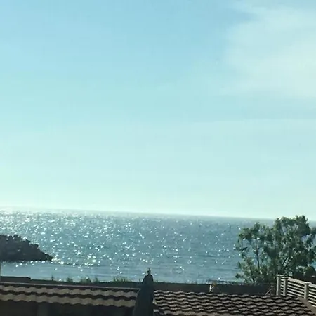 La Plage Apartment *